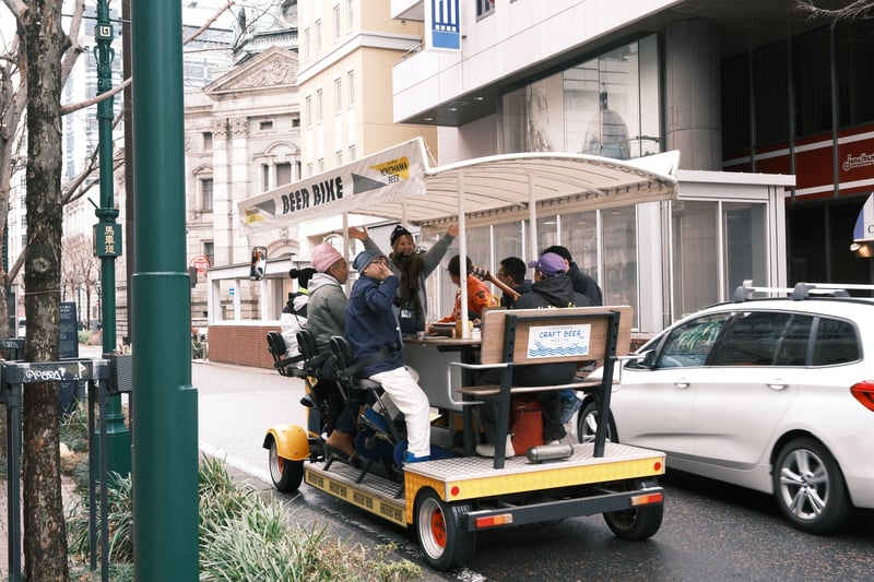 馬車道を走る横浜ビアバイク