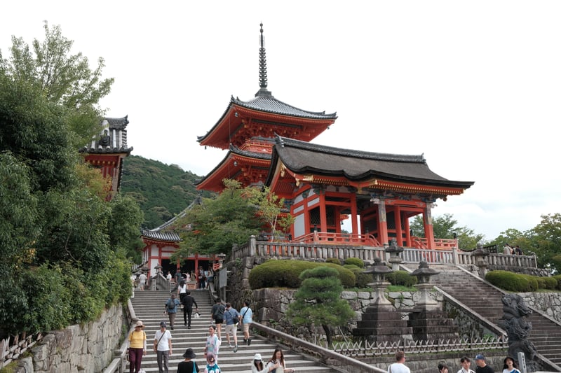 三重塔へ上る石段