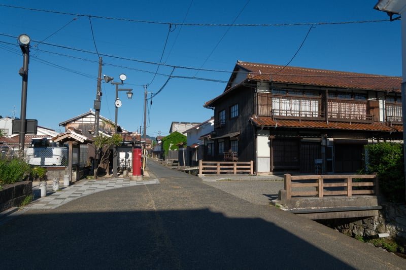 時が止まった、赤瓦の路地裏